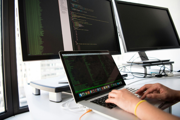 經(jīng)緯電氣取得級(jí)聯(lián)型變頻器預(yù)充電電路控制裝置，防止短路電流對(duì)變頻器內(nèi)部元件造成不可逆的損害:變頻器